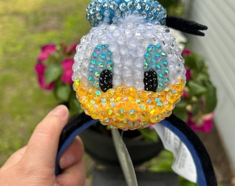Diadema de peluche inspirada en el Pato Donald con llavero