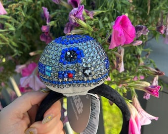 Peluche con diadema inspirada en R2D2 de Star Wars de Disney, adornada con lentejuelas y llavero.