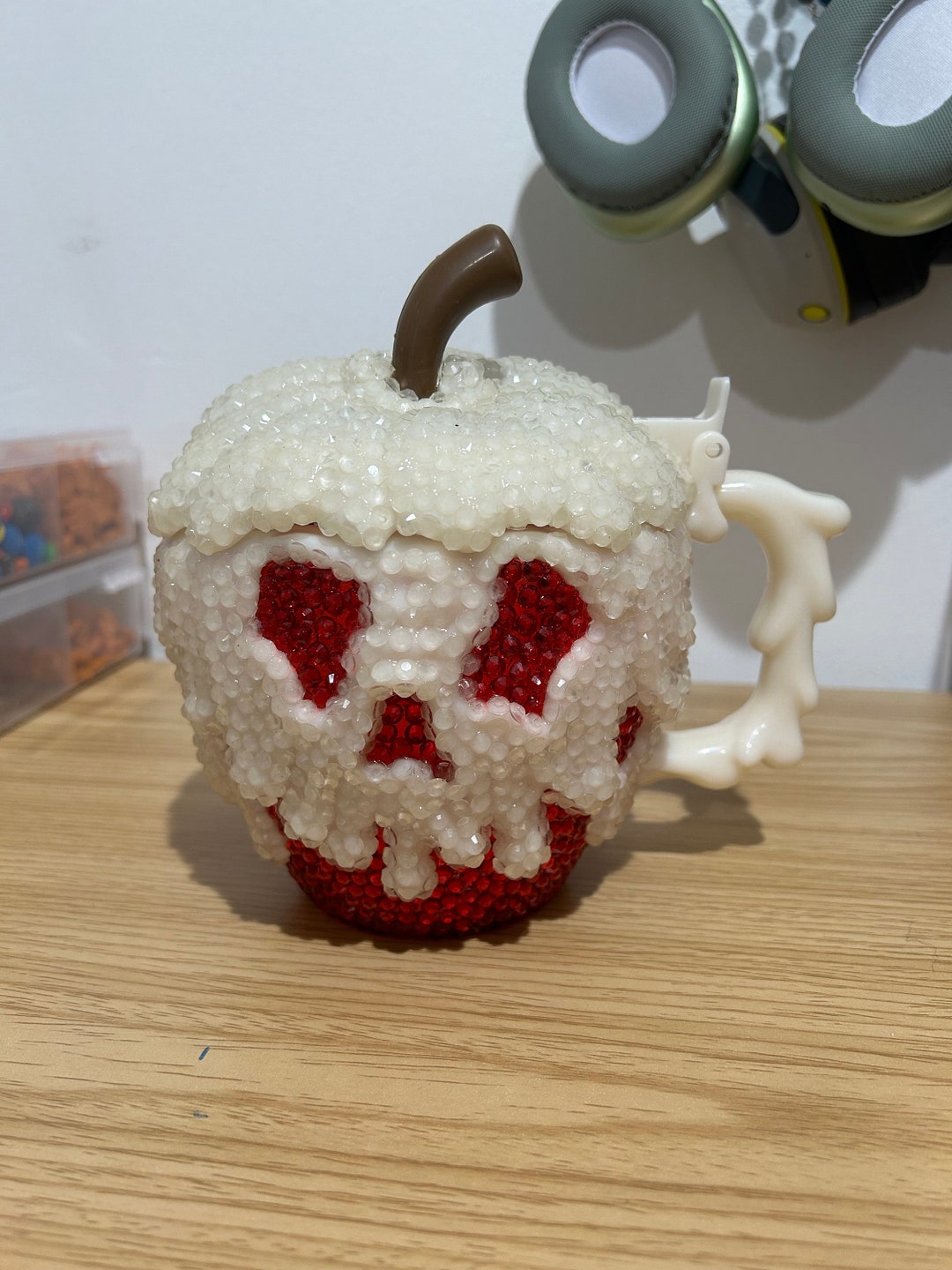 Disney Parks Poison Apple glow-in-the-dark s-l400.jpg main image 2