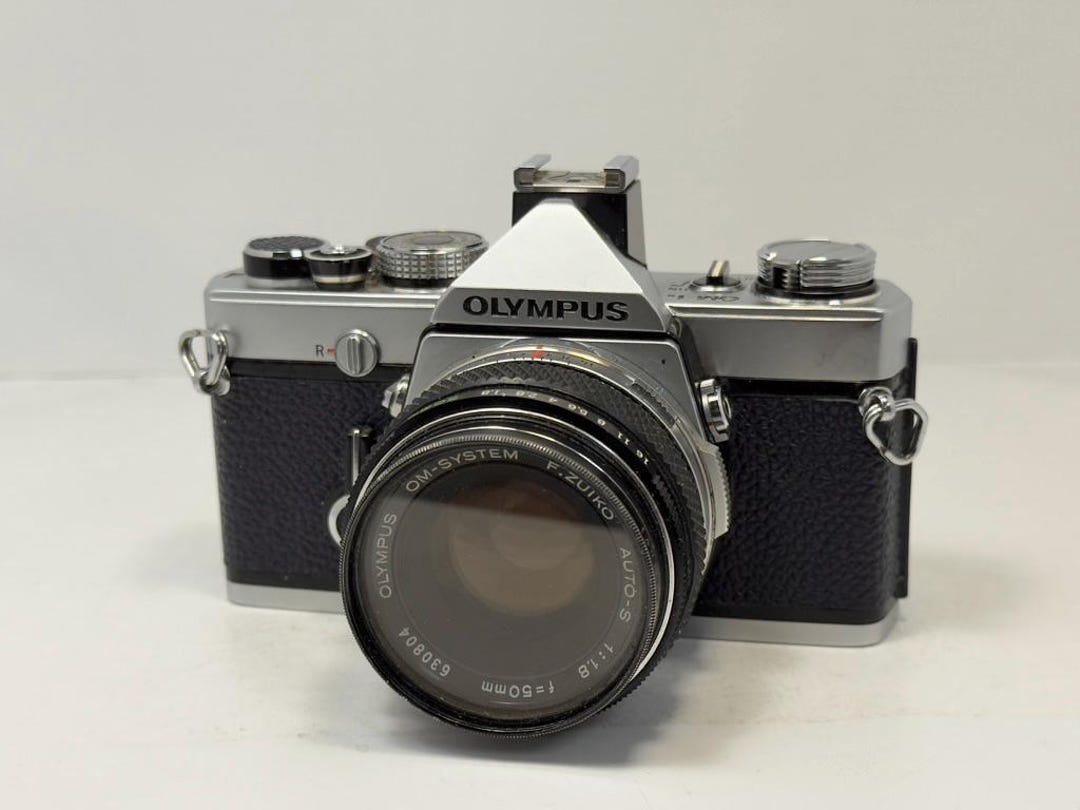 Olympus OM-1N SLR Film Camera F.zuiko Auto-s 50mm F/1.8 Lens Navy