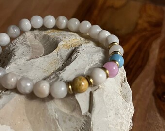 Bracciale con perline fatto a mano realizzato con agata di pizzo, diaspro immagine, larimar e perline di kunzite