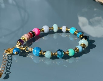 Edelstein Armband, Handgefertigt, Naturstein, Boho Armband in Blau-Rosa-Pink mit Goldenen Elementen