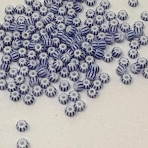 Perle di vetro Preciosa a strisce ceche, 10/0, 2,3 mm, 5 g, bianco-blu