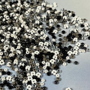 Perle di vetro Miyuki e Preciosa Black & White Mix 11/0, 2.1 mm, 8/0, 2.9 mm Nero-Grigio-Bianco-Striato 10 gr.