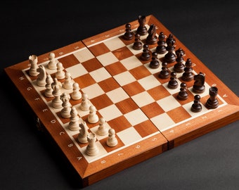 Jeu d'échecs en bois pliant des pièces d'échiquier en bois plaqué à la main en Pologne