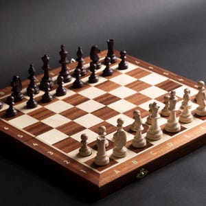 Handcrafted Wooden Chess Set – Mahogany & Sycamore Board 43x43cm | Traditional Staunton Pieces