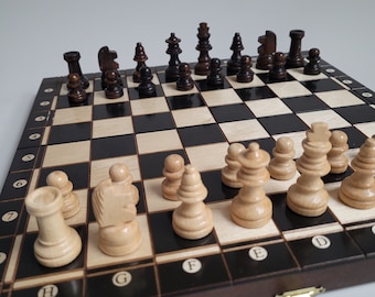 Charming chess set: foldable board, burnt lines, perfect for travel.