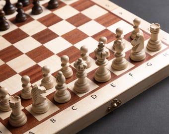 Compact Wooden Chess Set with Green Flocked Insert – Handcrafted 34x34cm Board | Mahogany & Sycamore