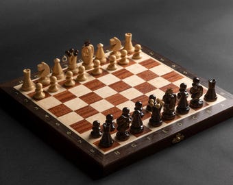 Schaken 34 x 34 cm houten set opvouwbare schaakbordstukken houtfineer (mahonie, ebbenhout en plataan) met de hand gemaakt in Polen