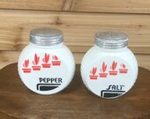 Vintage salt pepper shakers red black vitrock range art decor fire king anchor decor replacement red pot farmhouse country glass milk glass
