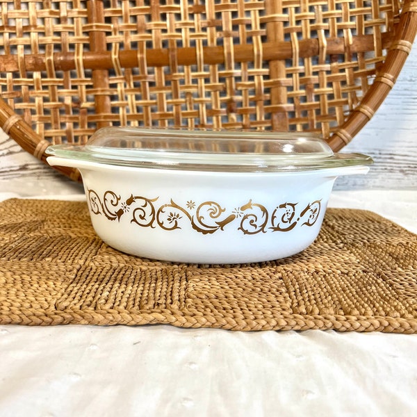 Vintage Pyrex casserole dish 043 empire scroll white gold decor retro