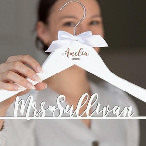 Personalized Wedding Hanger, Bridal Hanger, Wedding Dress Hanger, Custom Bride Hanger, Bridal Shower Gift, Bridesmaid Gifts, Mrs Hanger