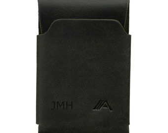 Tarjetero de piel minimalista personalizado (verde) - Billetera con iniciales en relieve - Shibo de A-SLIM of London