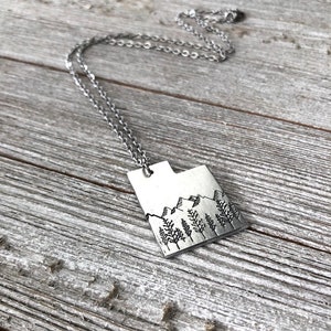 Grande collana Utah- Collana montagna e albero- Gioielli Utah- Collana stato alveare- Collana con timbro a mano- Regalo di Natale- Regalo