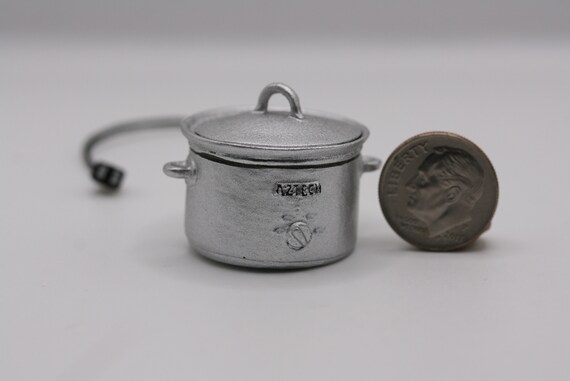 Dollhouse Miniature Crockpot Slow Cooker Modern Silver Removable Lid 1:12 Scale 