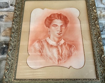 Retrato antigo francês em pastel, com tons sanguíneos, de uma dama francesa / Retrato encantador e elegante em moldura original.