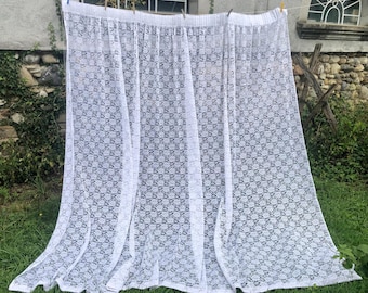 Large French Vintage 1970s White Net/Lace Curtain with Rose Motif / Perfect Condition / French Elegant and Romantic Drape