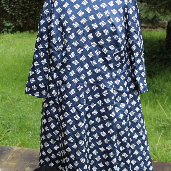 Funky French Vintage 1950s Hairdressing Gown / 3/4 Sleeved Blue & White Salon Gown / Great for The Retro Look or Salon