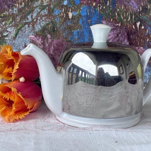 Small French Vintage "Salam" Teapot by Guy Degrenne / Iconic Teapot with Integrated Strainer and Insulating "Hood" / Classic and Innovative