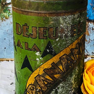 Lata de pó de chicória francesa antiga da década de 1920 &quot;Déjeuner à la Banane&quot; / Lata adorável e surrada com gráficos Art Déco e &quot;Chicoree&quot; no outro lado