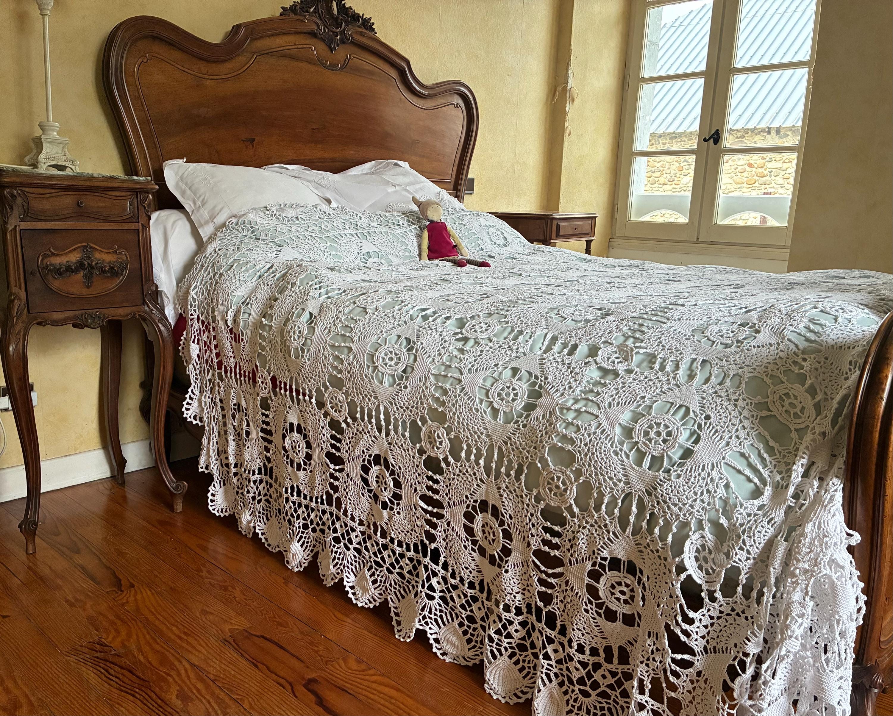 French Antique White Hand Crocheted Cotton Bedcover / 1920s/30s