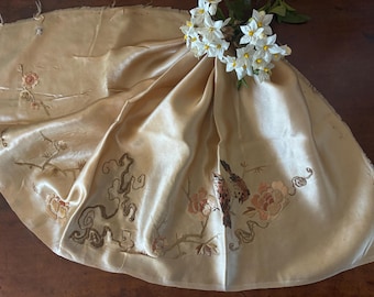 Pequeña pieza francesa antigua de seda bordada a mano con pájaros y flores / Impresionante bordado parisino único del siglo XIX / Napoleón III