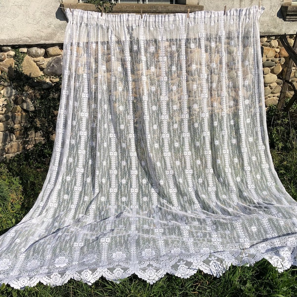 Large French Vintage White Lace/Net Curtain Panel / Charming & Romantic Floral Design / Heavy Net Curtain / 1970s Floral Net Panel