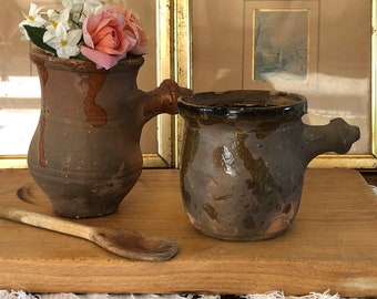 Deux très petits pots en terre cuite antiques français avec poignée / Articles rustiques français traditionnels / Pots inhabituels des années 1800 / Intérieur vitré