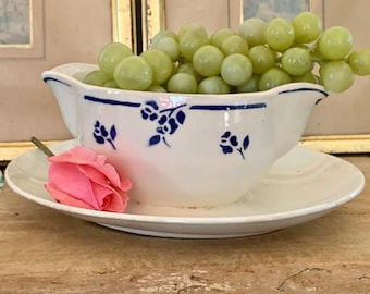 Saucière vintage bleue et blanche par Digoin Sarreguemines / Charmante saucière des années 1930 avec fleurs bleues / Vaisselle de campagne française