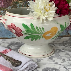 Sopera francesa antigua con diseño floral de Digoin Sarreguemines / Fuente tradicional francesa para servir / Objeto de exhibición vibrante para una cocina campestre