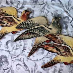 Tres palomas francesas antiguas de cartón / Originalmente parte de un juego de tiro de palomas de juguete de los años 60/70 / Aves decorativas fabulosas y bastante raras