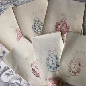 Pacote de seis lições de comunhão religiosa escritas à mão, antigas e francesas? / Datado de 1844, pertencente a uma senhora chamada Clémentine Duvergier