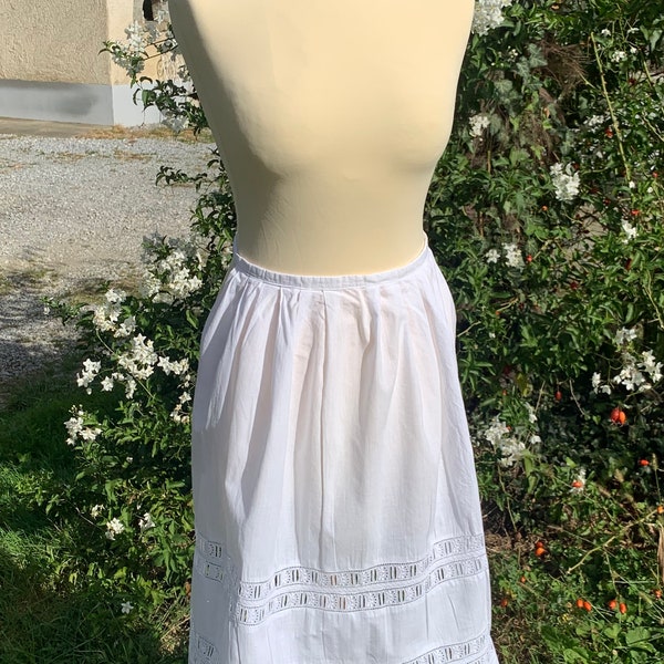 French Vintage Cotton Service Apron with Pretty Embroidered Detail / Wonderful Early 20th Century Item / Nicely Made Service Apron