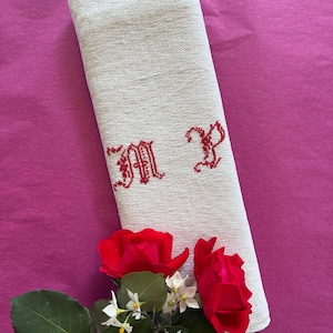 Servilleta francesa antigua de lino damasco con monograma &quot;MP&quot; bordado a mano en punto de cruz rojo / Finales del siglo XIX/principios del XX / Una idea de regalo encantadora y única