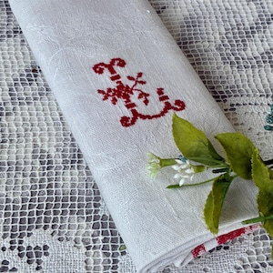 Servilleta francesa antigua de algodón y lino en rojo y blanco con la inicial &quot;L&quot; bordada a mano en punto de cruz rojo / Encantadora servilleta francesa de la década de 1900