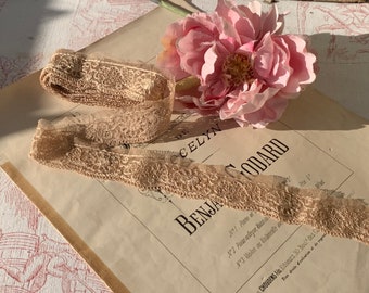 Long Piece of French Pinky Gold Lace Trim / Delightful Floral Decor on Tulle Ideal for Projects / Early 1900s Delicate Cotton Lace Trim