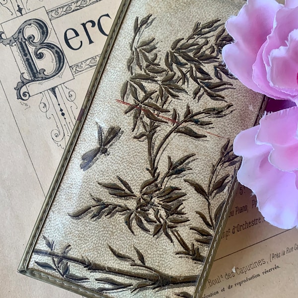 Kleine Franse vintage jaren 1930 rechthoekige chocoladedoos / mooi ingetogen oosterse stijl decor met boom & libel / mooie geschenkdoos