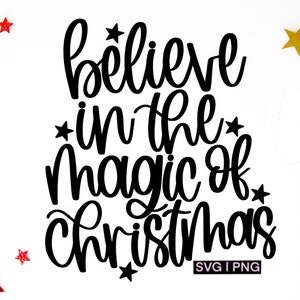 Könnte beinhalten: Schwarz-weißes Text-Graphic, das "Glaube an die Magie von Weihnachten" lautet, mit goldenen Sternen, die um den Text verstreut sind.