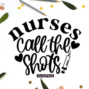 Las enfermeras toman las decisiones svg, taza de enfermera svg, regalo de enfermera svg, camisa de enfermera svg, cita de enfermera svg, vida de enfermera svg, estudiante de enfermería svg, enfermera de escuela svg