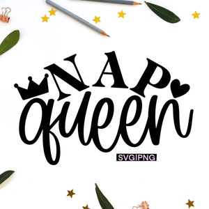 Nap queen svg, pasgeboren svg, napaholic svg, homebody svg, baby svg, nap shirt svg, koffie mok svg, handlettered svg, liefde om te dutten svg, png