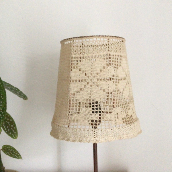 Abat jour vintage au crochet coton beige