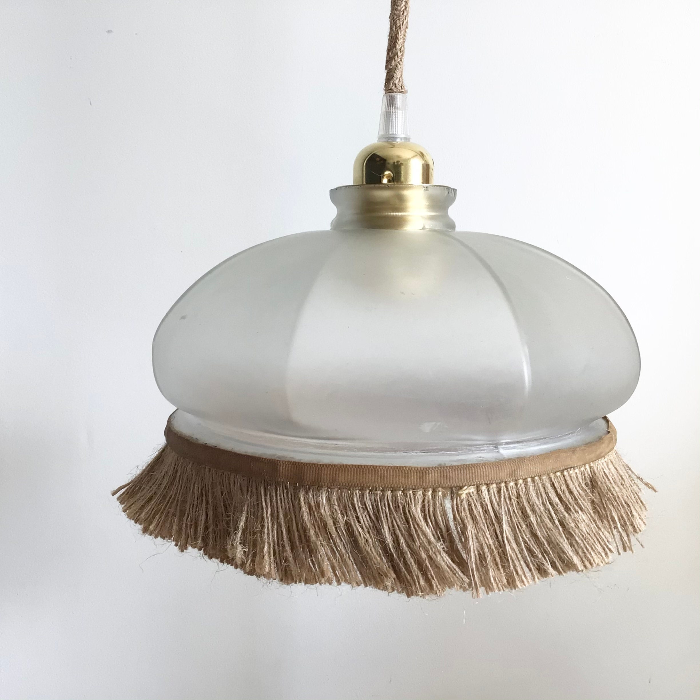 Suspension Opaline Verre Transparent et Franges Jute