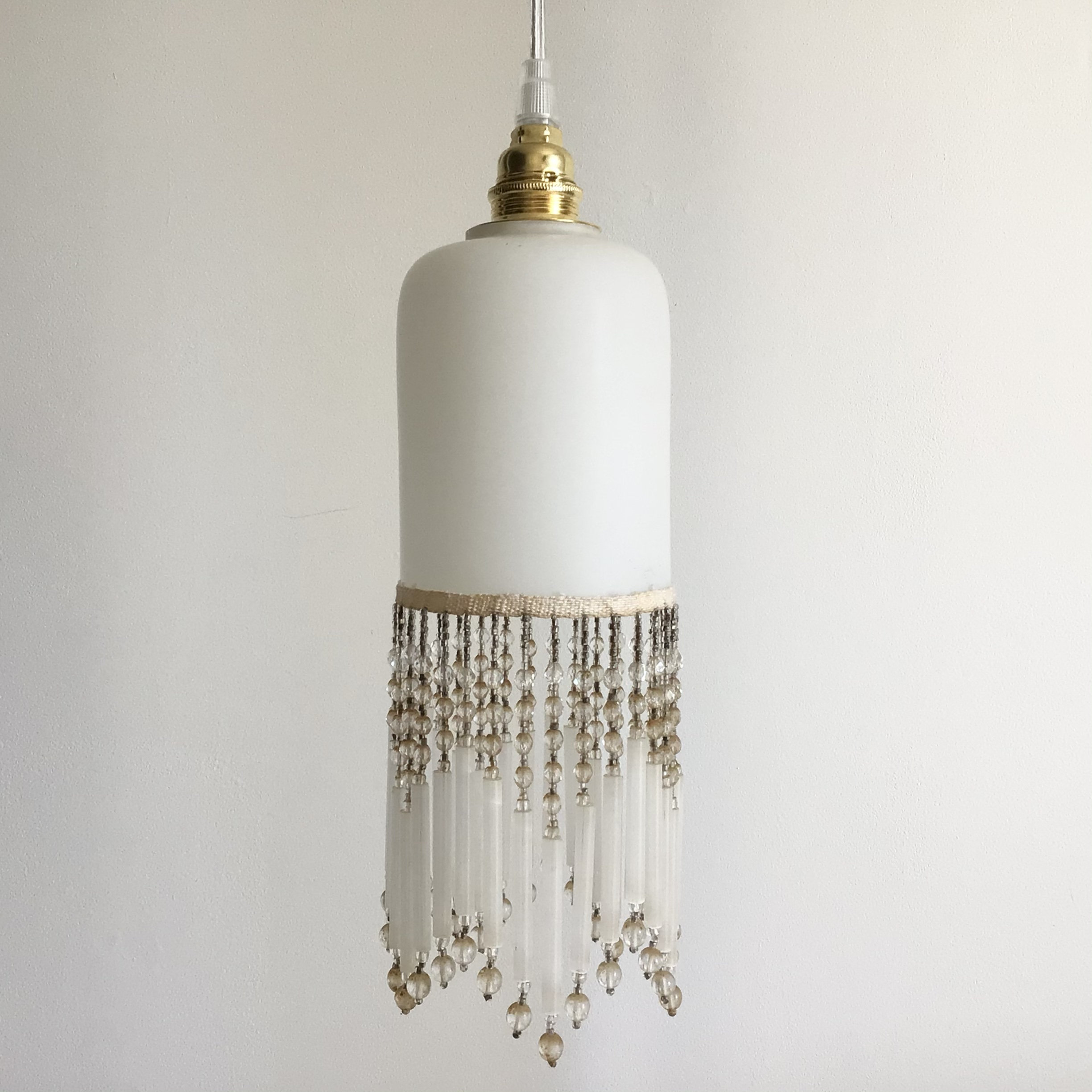 Lampe Baladeuse Opaline Blanche et Pampilles