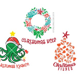 Puede incluir: Tres dise&ntilde;os SVG con tem&aacute;tica navide&ntilde;a que representan un pulpo verde con un gorro de Pap&aacute; Noel, una corona hecha de coral y algas marinas, y un grupo de peces naranja y blancos. El texto "Christmas Kraken", "Christmas Reef" y "Christmas Fishes" est&aacute; incluido en los dise&ntilde;os.