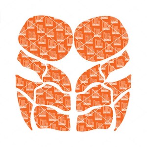 Puede incluir: Silueta naranja y blanca de un casco de fútbol americano con un patrón repetido de las palabras "Fun Lurn SVG Files".