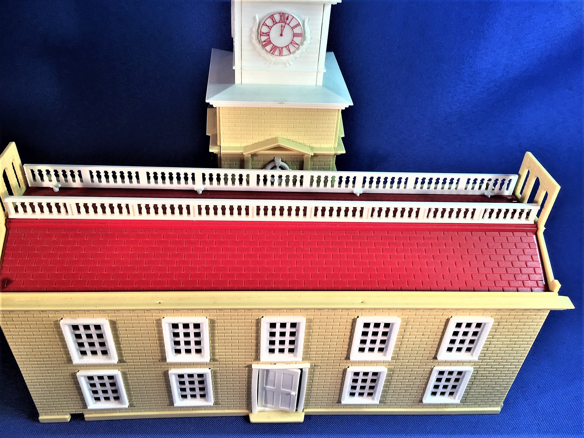 Platicville Two Story Colonial House Red Back Section O-S Scale Nice 