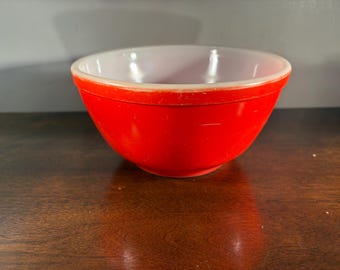 Vintage Pyrex Red Mixing Bowl, 1940s Medium Size (7 Inch)