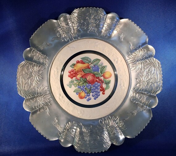 Vintage Homer Laughlin Eggshell Theme Fruit Plate in Hammered Aluminum farber Shlevin wall Hanging shabby cottage Chic made in USA Etsy UK