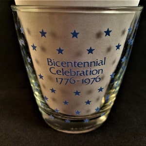Bicentennial Celebration 1776-1976 1/2 Pint Sour Cream Glass With Blue