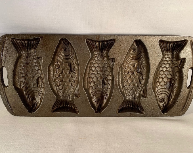 John Wright Cast Iron Five Fish Molds Muffin or Cupcake Baking Pan